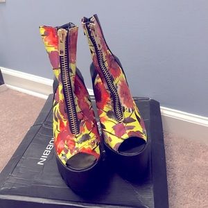 NEW! Floral print multi color heel.